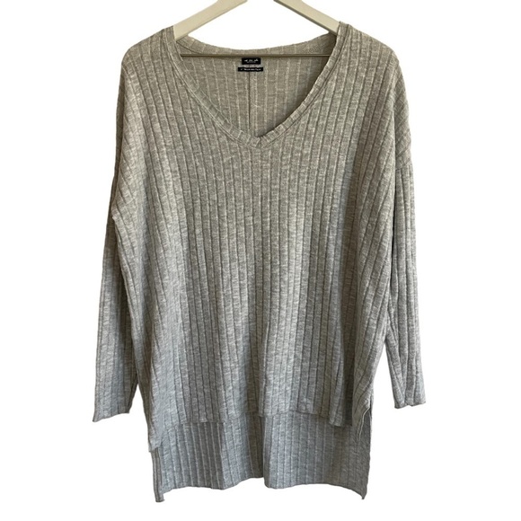 TWO Out From Under Long Sleeve Oversized Soft Tops, Tan & Gray, Size XS - Picture 9 of 14